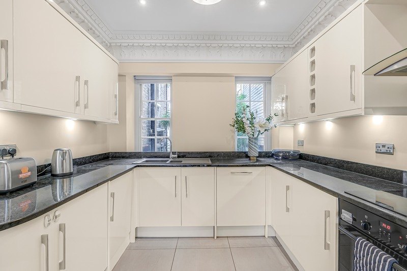 Trevor Square interior 9